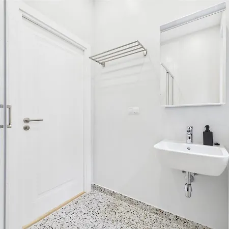 2br - 10min To Old Town *